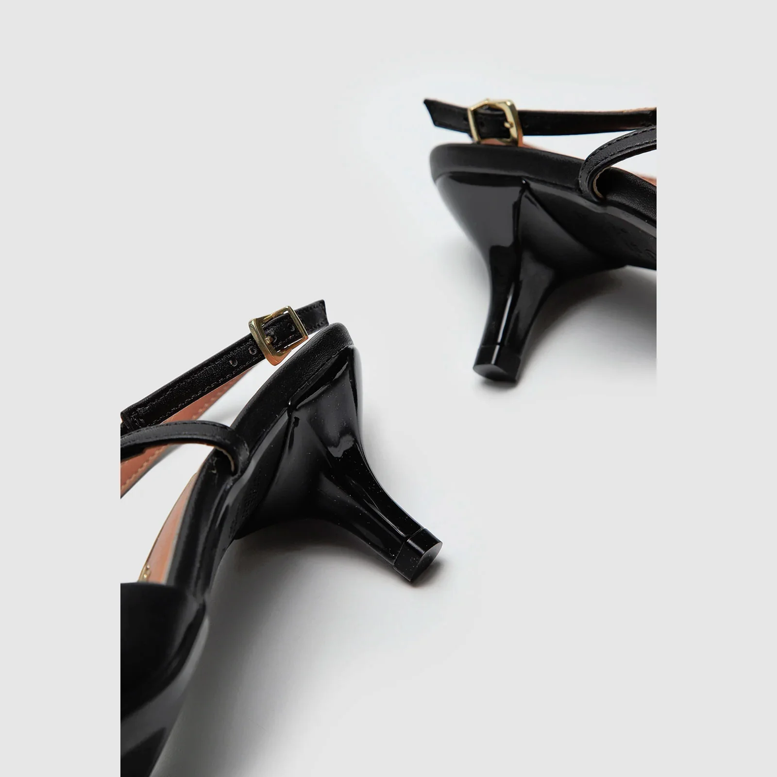 Vizzano 1122-892 Kitten Heel Pointy Toe Strappy Pump in Black Napa - Image 2