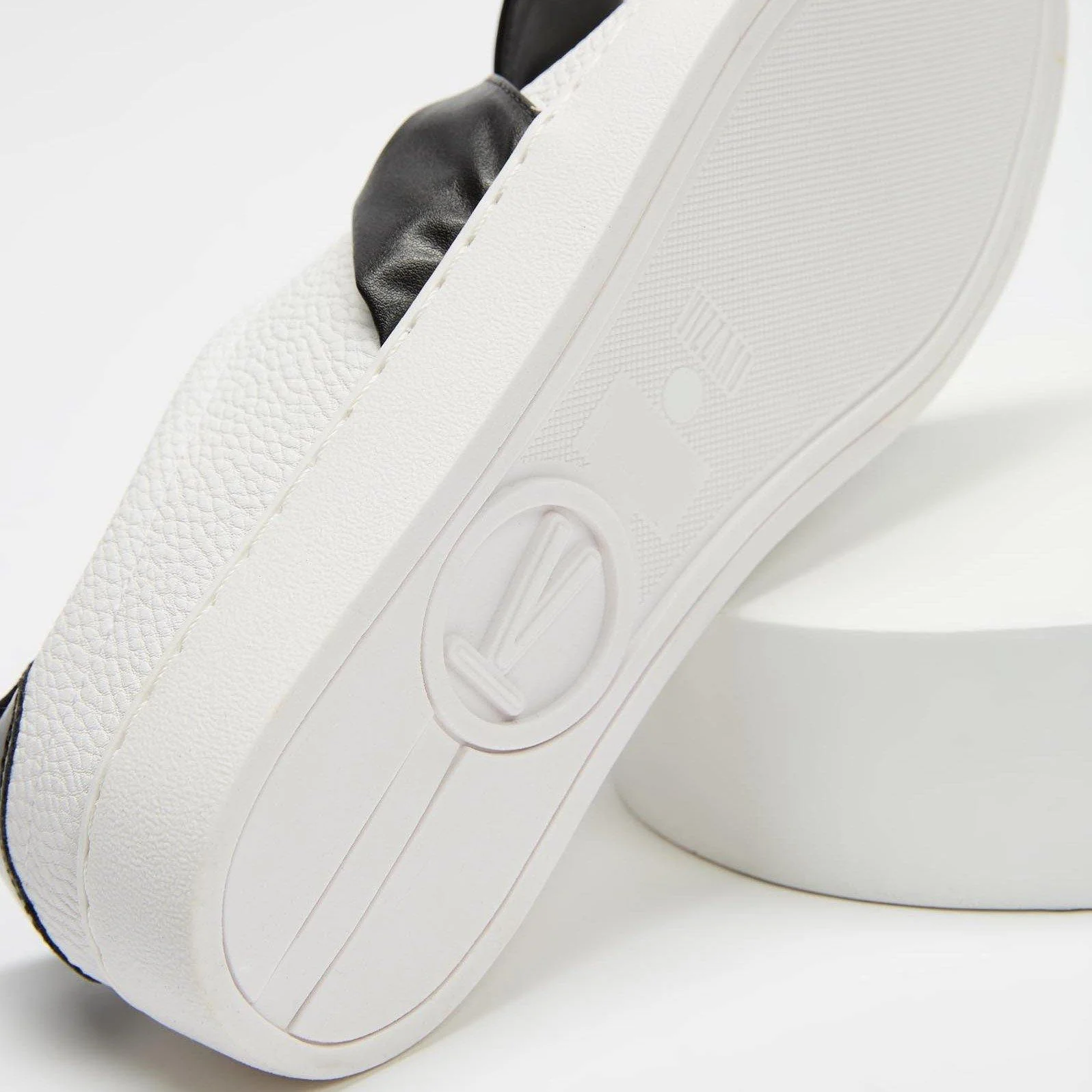 Vizzano 1214-298 Bowtie Sneaker in White/Black Napa - Image 4