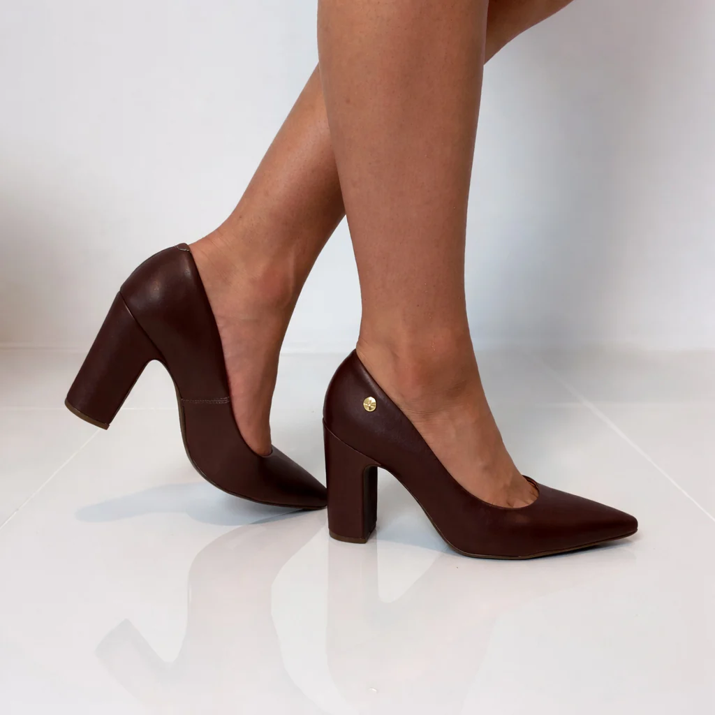 Vizzano 1285-400 Block Heel Pointy Toe Pump in Cocoa Napa - Image 2